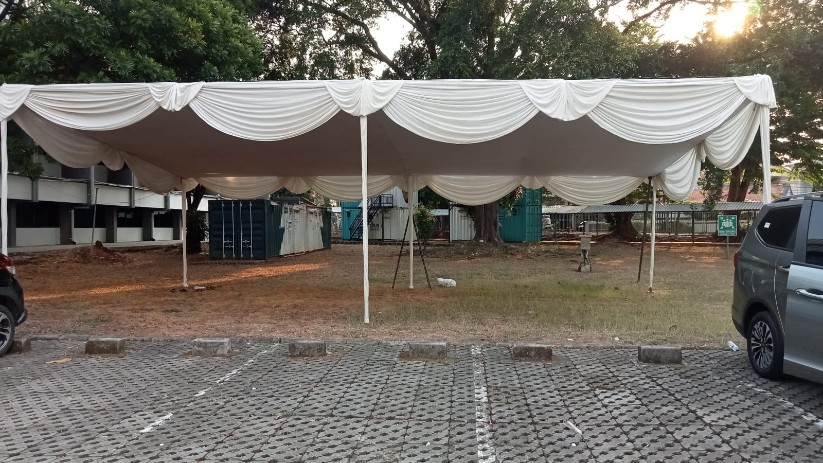 Tenda Plafon Putih