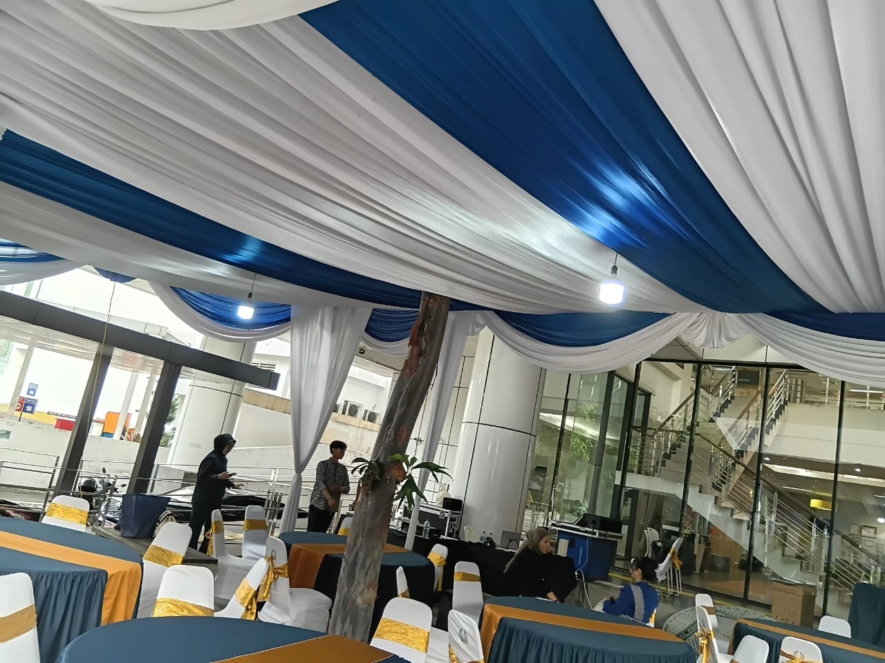 Tenda Serut Biru Putih